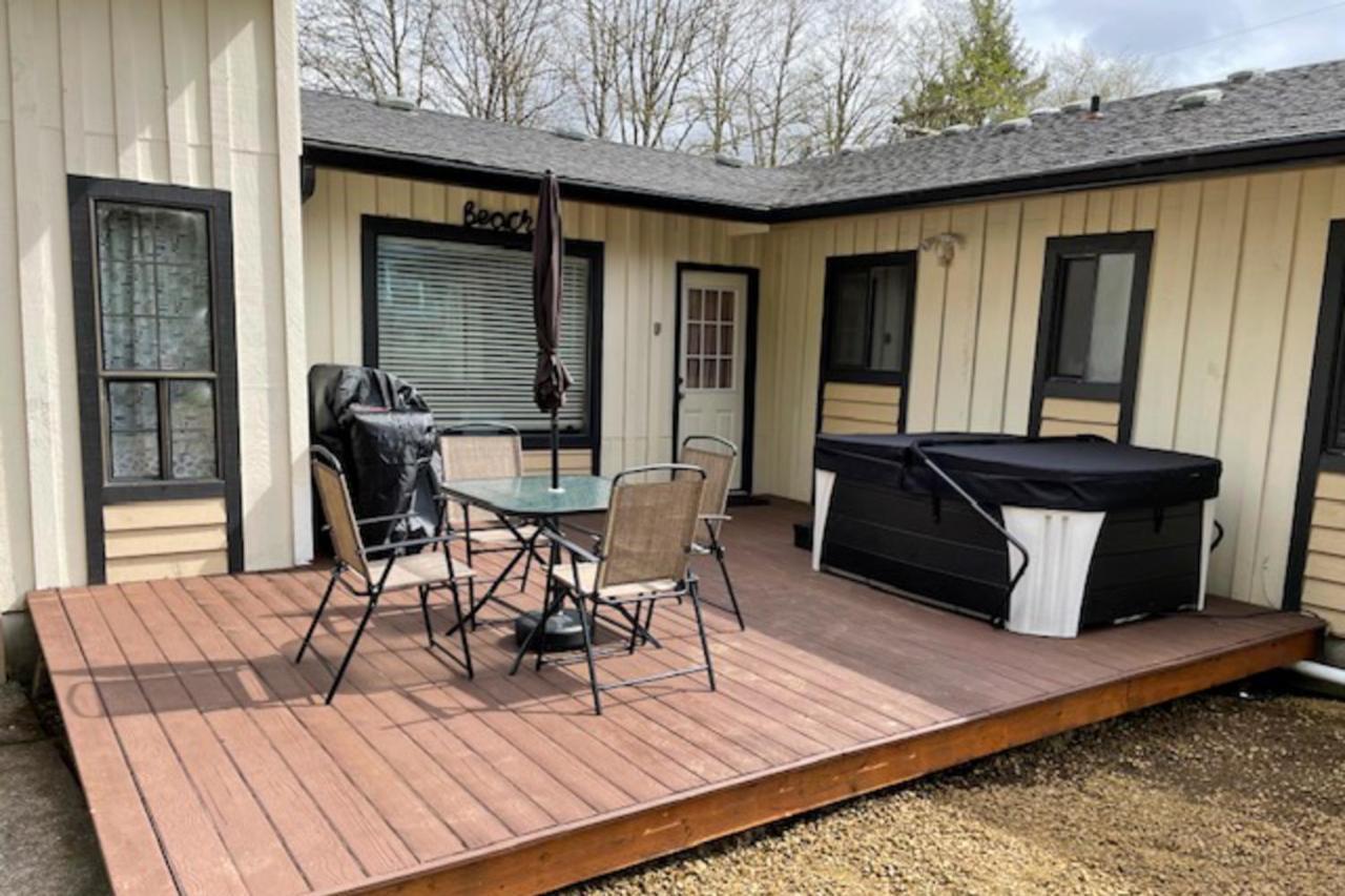 By The River Nehalem Exterior photo
